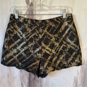 Forever 21 Black & Gold Scallop Hem Shorts Size M